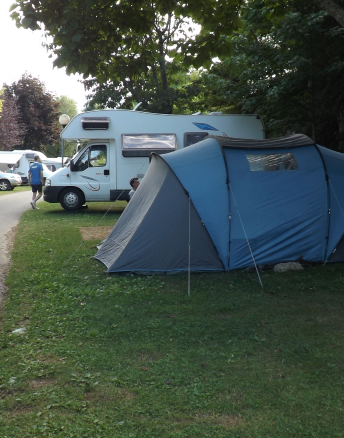 Emplacement tente au camping Plein Soleil à Lourdes